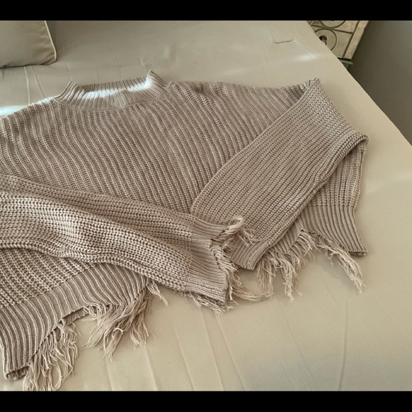 RUE 21 PLUS -Beige Destructed Hem Crop Sweater - Picture 5 of 9
